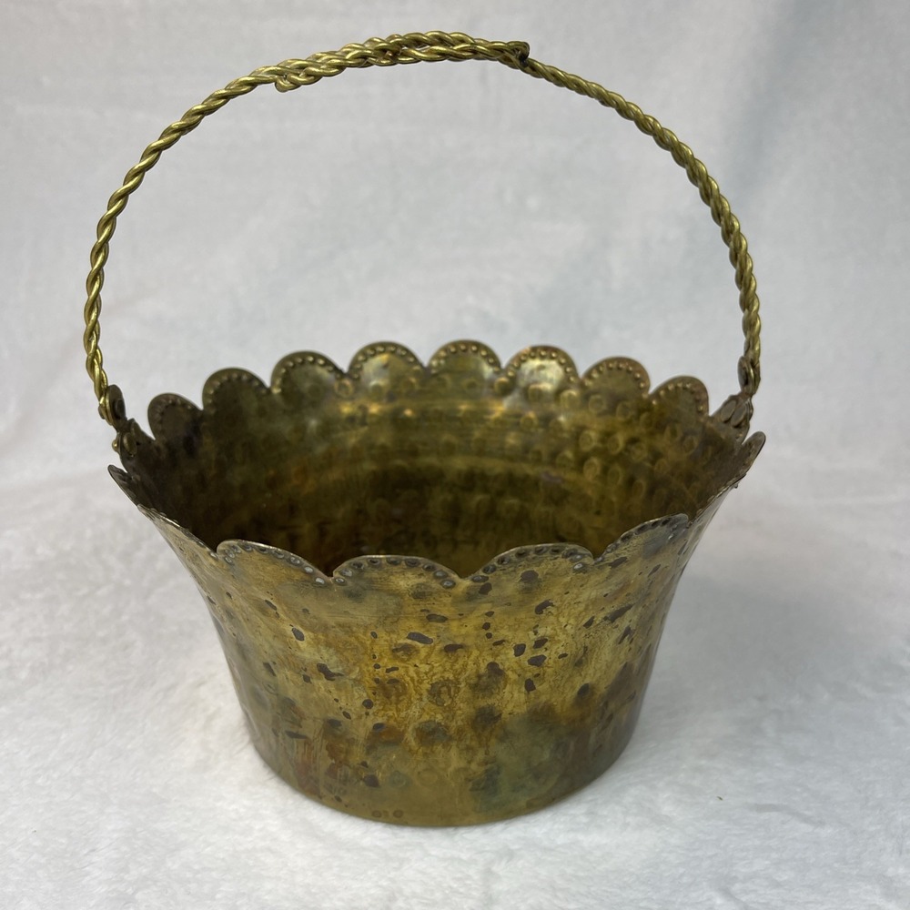 VTG Brass Hammered Basket Scalloped Edge Twisted Rope Handle India 7.5"